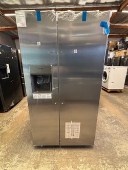 New Frigidaire 36” Side by Side Refrigerator