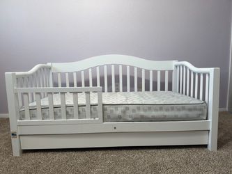 TODDLER BED + MATTRESS