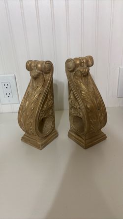 2 Gold Ornate Corbels