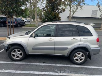 Toyota RAV4 SUV – Front End Damage