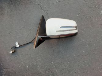 2010-2013 Mercedes E Class Sedan complete side View Mirror (left side with all the accessories OEM.