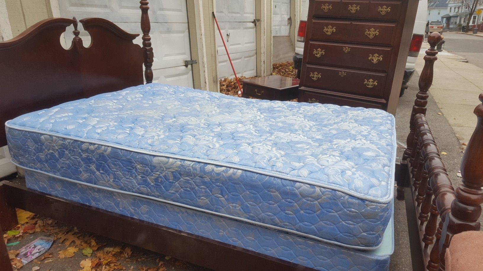 Bedrooms set great condition not mattress included