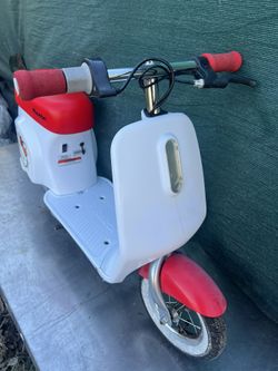 Hello Kitty Scooter.