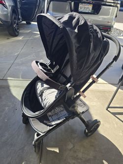 Evenflo Pivot Carseat And Stroller