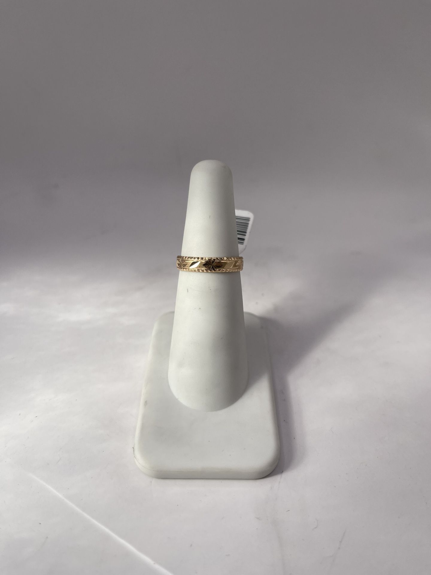 18kt Gold Engagement Style Band w/ Dia Cut Design