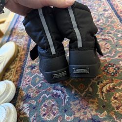 Snow boots toddler size 5