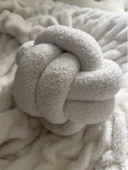 Decorative white round pillow