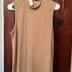 2 Sleeveless Tops
