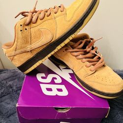 The Nike SB Dunk Low Wheat comes in a Wheat and Wheat-Baroque Brown-Gum color scheme. 