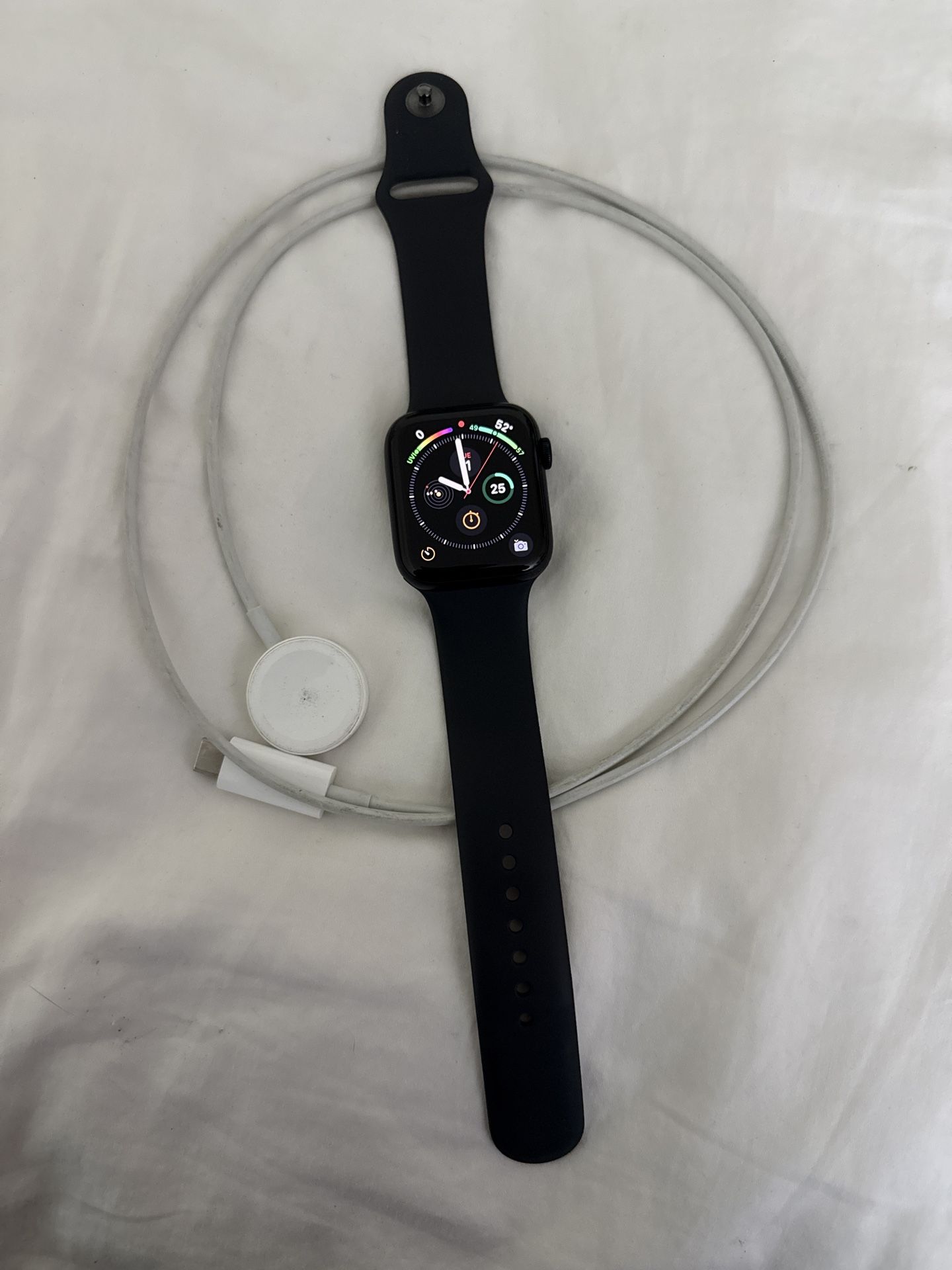 Apple Watch SE 44mm Charger Included