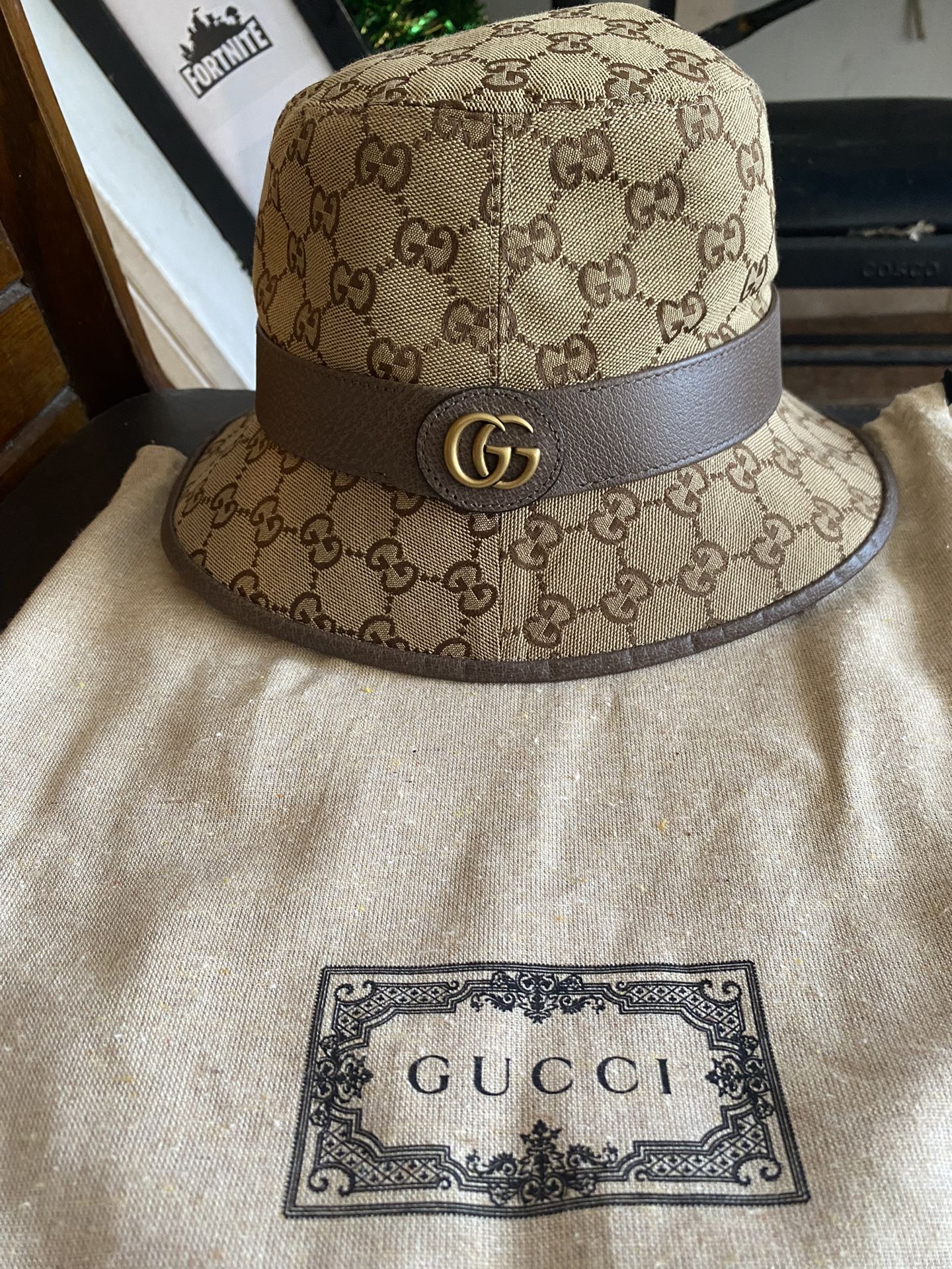 gucci hat new never used