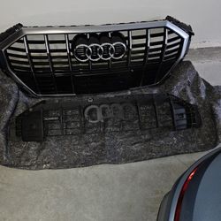 Audi Q3 Grille w/ Inner Structure Quattro Badge