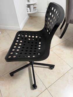 Black Perforated Swivel Office Chair/ Silla