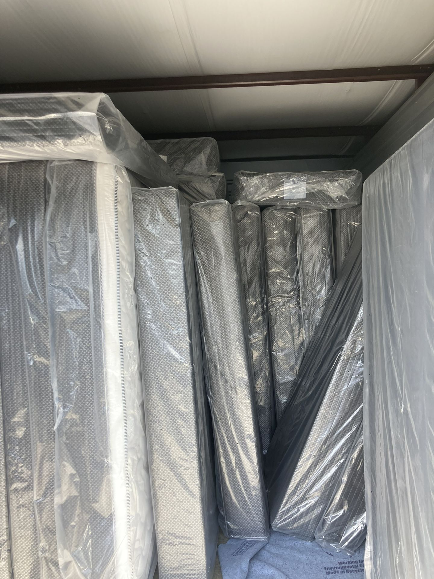 🙌🏼🙌🏼70 % OFF PLUSH TOP MATTRESS STARTING AT $150 WITH FREE BOX SPRING!!!!BEST PRICE IN TOWN WHOLESALE PRICE 🙌🏼🙌🏼