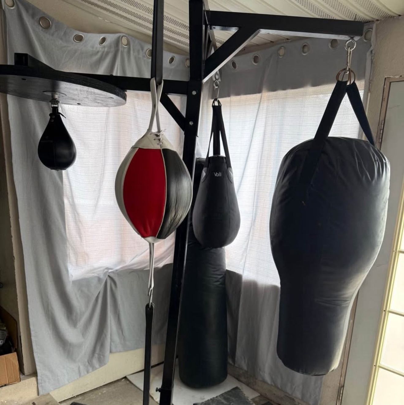 Boxing Station