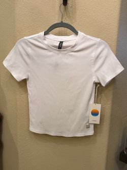 NWT~Vuori Women White Pose Fitted Short Sleeve Ribbed Tee Size Small