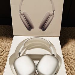 Like New Condition AirPods Max (USB Lightning Edition) W/ Original box and Contents. 