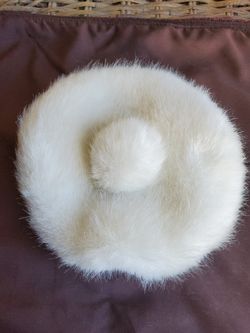 Pleasant Co American Girl pom pom white beret