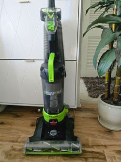 Vacuum Cleaner Bissell Powerforce Helix rewind/ Almost New