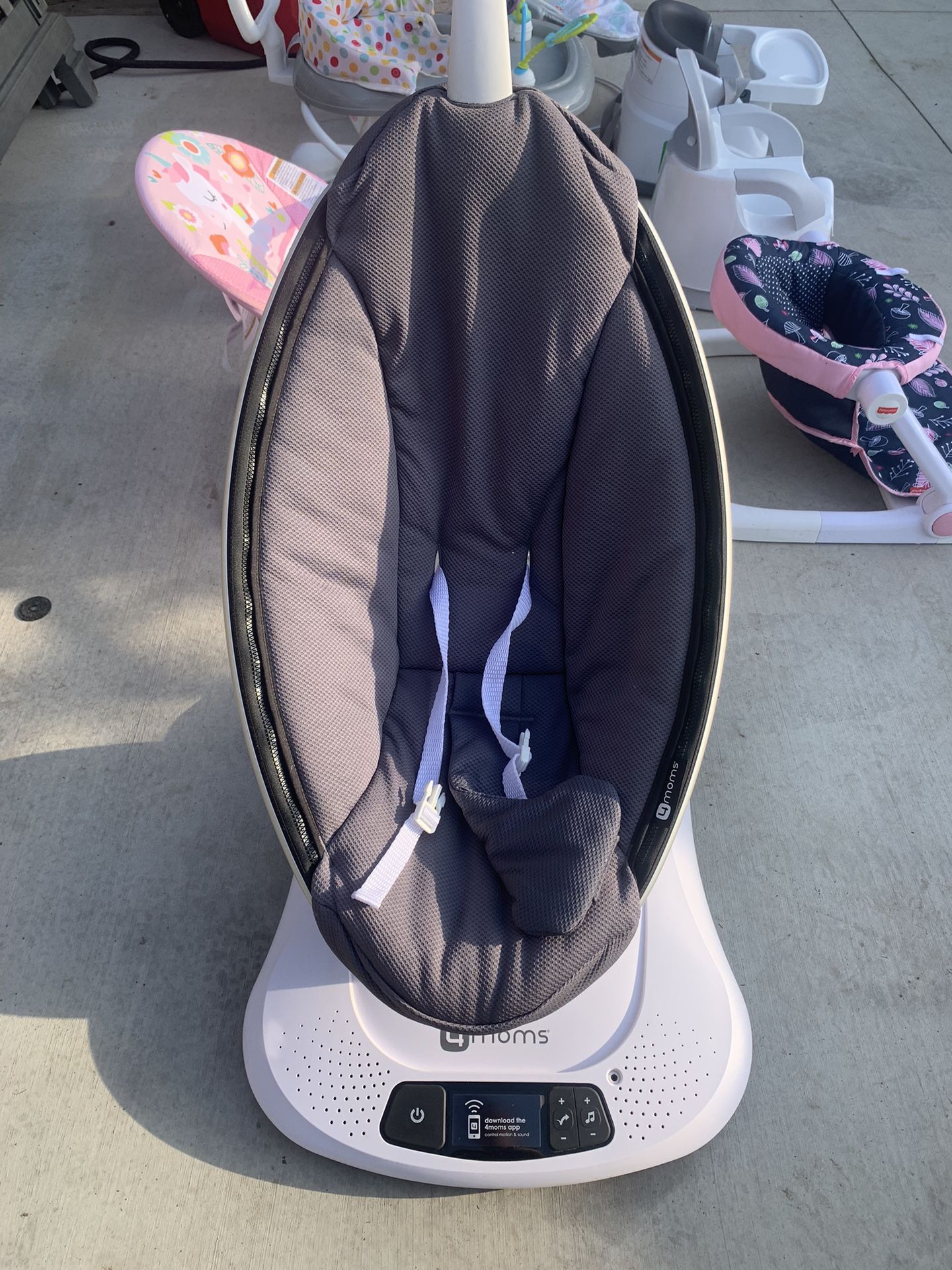 4moms MamaRoo Multi-Motion Swing