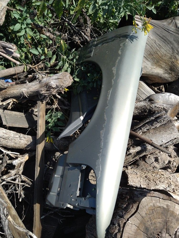 Parts Passenger Fender 2000 Ford Crown Victoria 