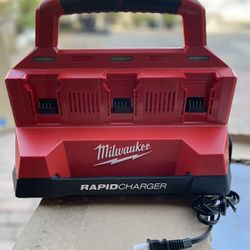 M18 18V Lithium-Ion PACKOUT 6-Port Rapid Charger