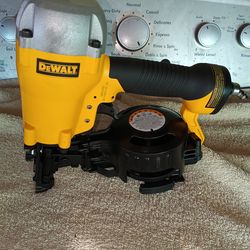 Limited Deals

DEWALT
1-3/4 in. 15 Degree Pneumatic Coil Roofing Nailer poco uso