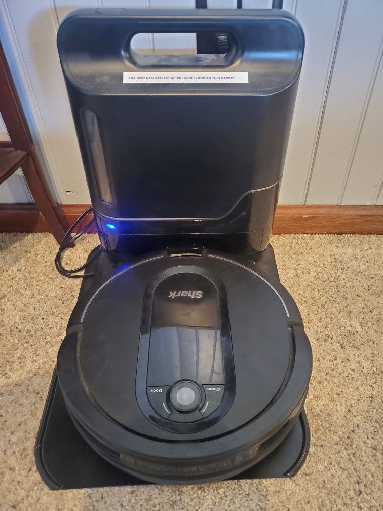 Shark IQ Robot Vacuum RV1001AE