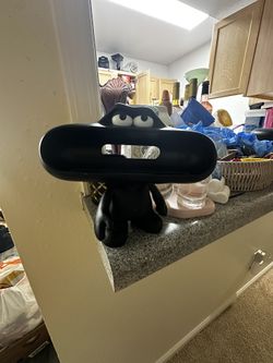 Beats by Dr. Dre Pill Speaker Dude Stand Holder