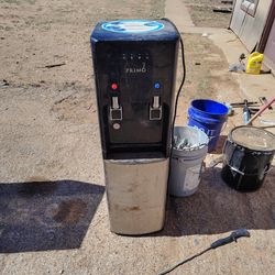 Water dispenser hot and cold