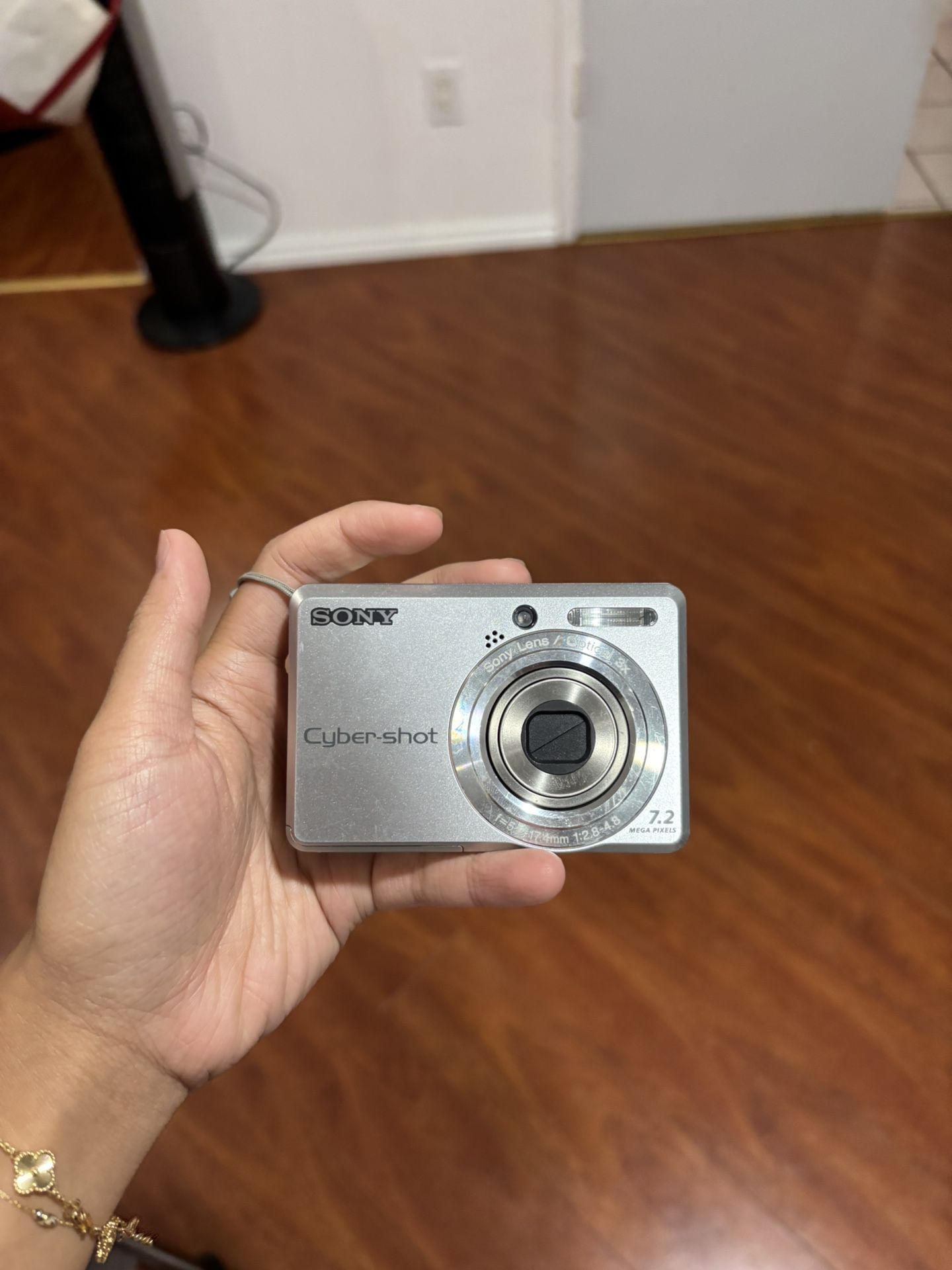 Sony Digital Still Camera DSC-S730
