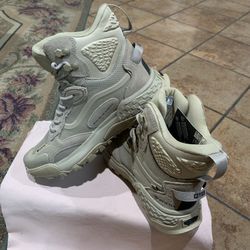 Vans MTE Crestline Waterproof All-Terrain Boots (Size: 6.5 Mens / 8 Women’s)