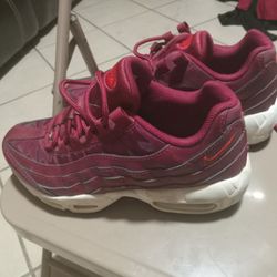 I'm Selling  A   Nike Air Max  6.5  Woman S