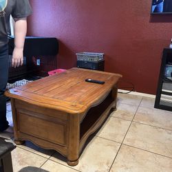 Coffee Table And 2 Side Tables All With Lift Tops