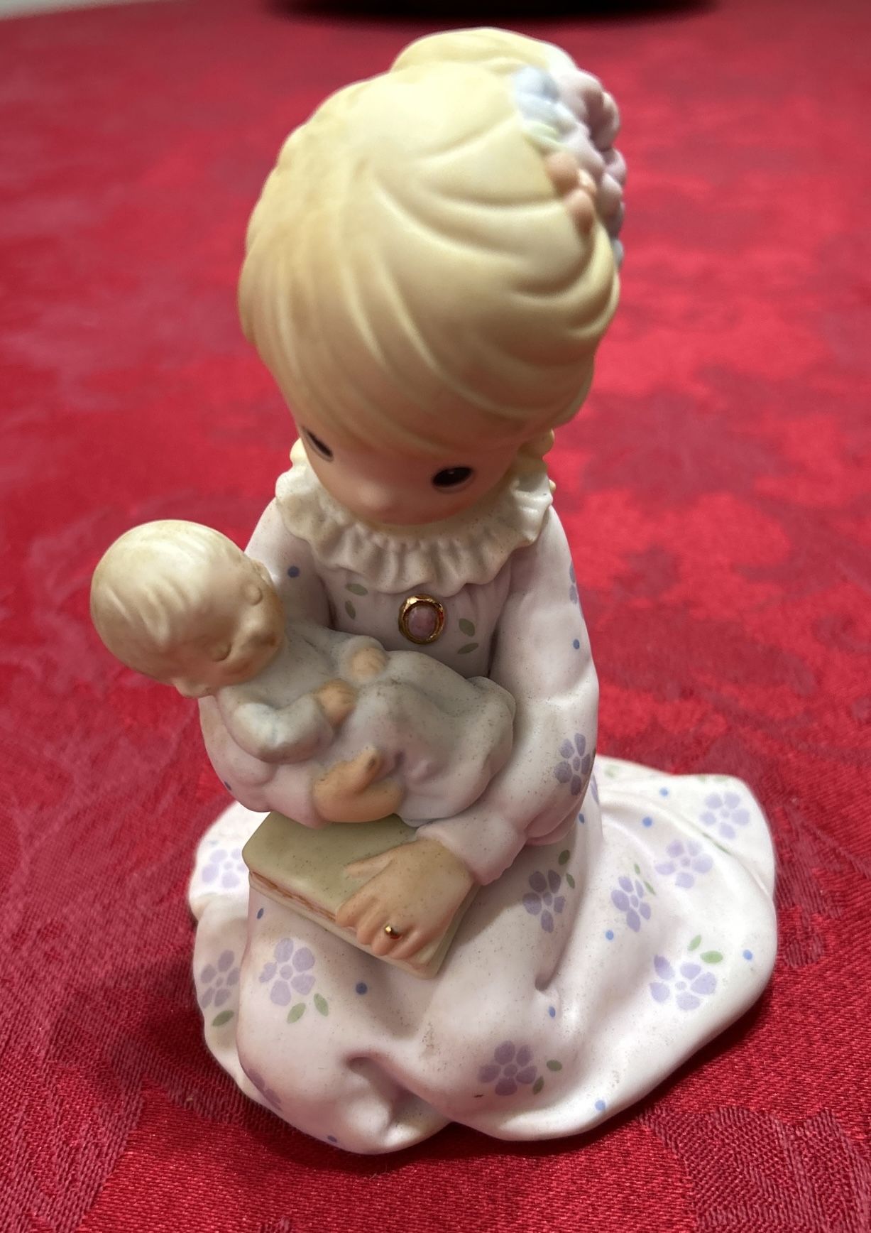 2001 Precious Moments "A Mother's Love is From Above" Figurine #104311