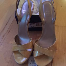 Beautiful Stuart WEISSMAN Size 6-1/2 LIKE NEW
