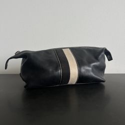 COACH Men's Large Black Leather Toiletry Bag Cream Snap Magnetic
