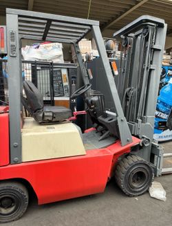 Nissan forklift 🔥Like new, low hours 💯