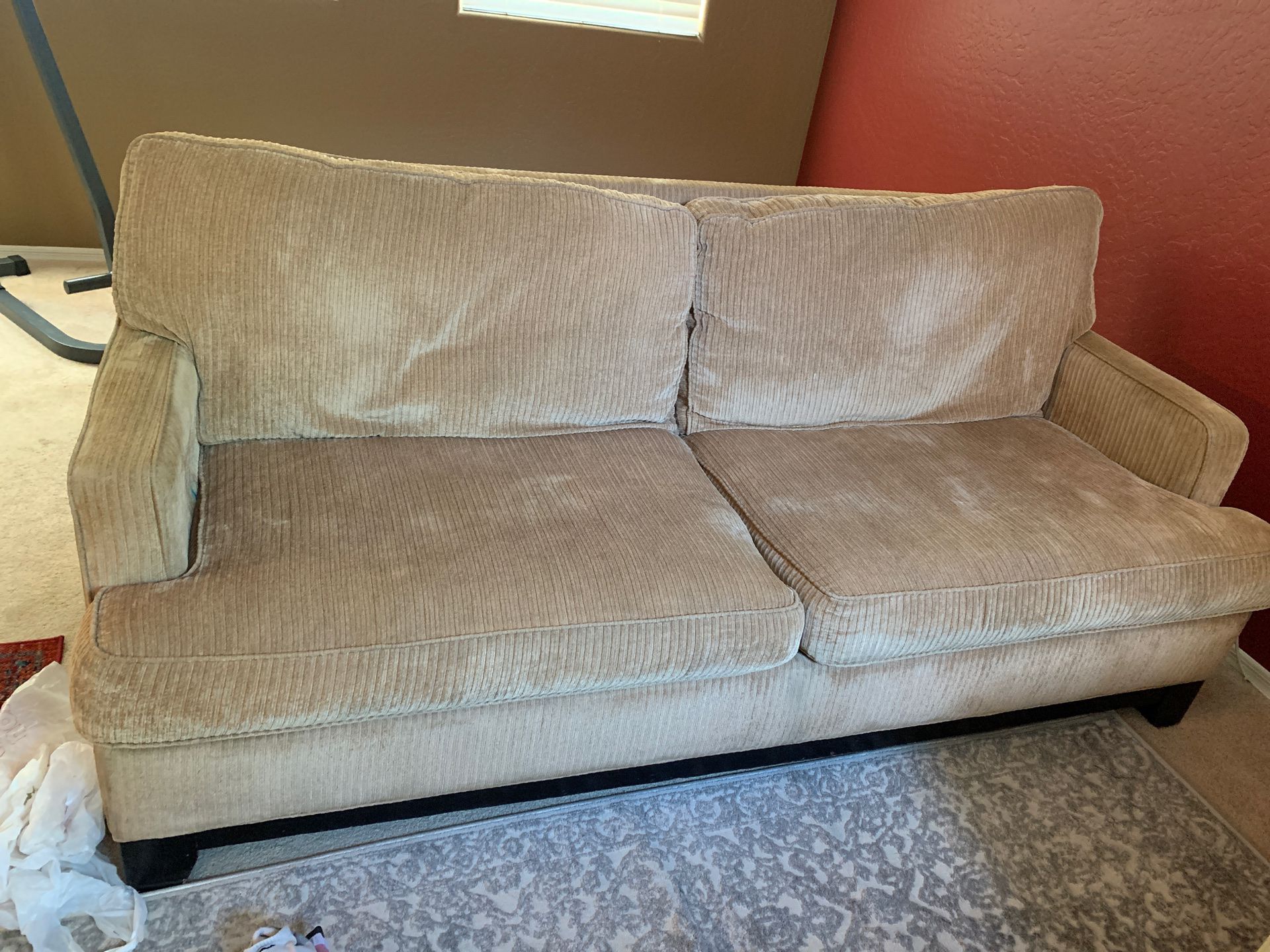 Comfy Couch! No smoke - No pets!
