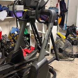 Nordic track Free Stride Trainer fS9i Elliptical