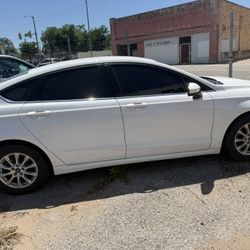 2017 Ford Fusion SE Sedan