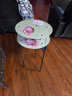 Accent table/plant stand