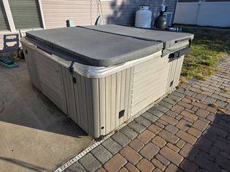 Hot Tub (Free)