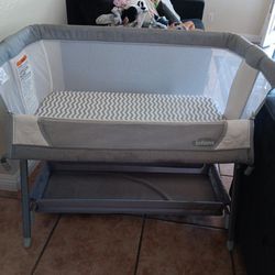 Baby Bassinet Crib With Extra Covers For The Mattress 
