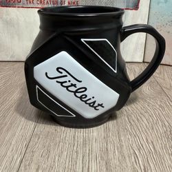 Titleist T Series Golf Bag Ceramic Coffee Mug Black Golf Ball Design Rare Used