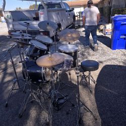 Paramount Drum Set 