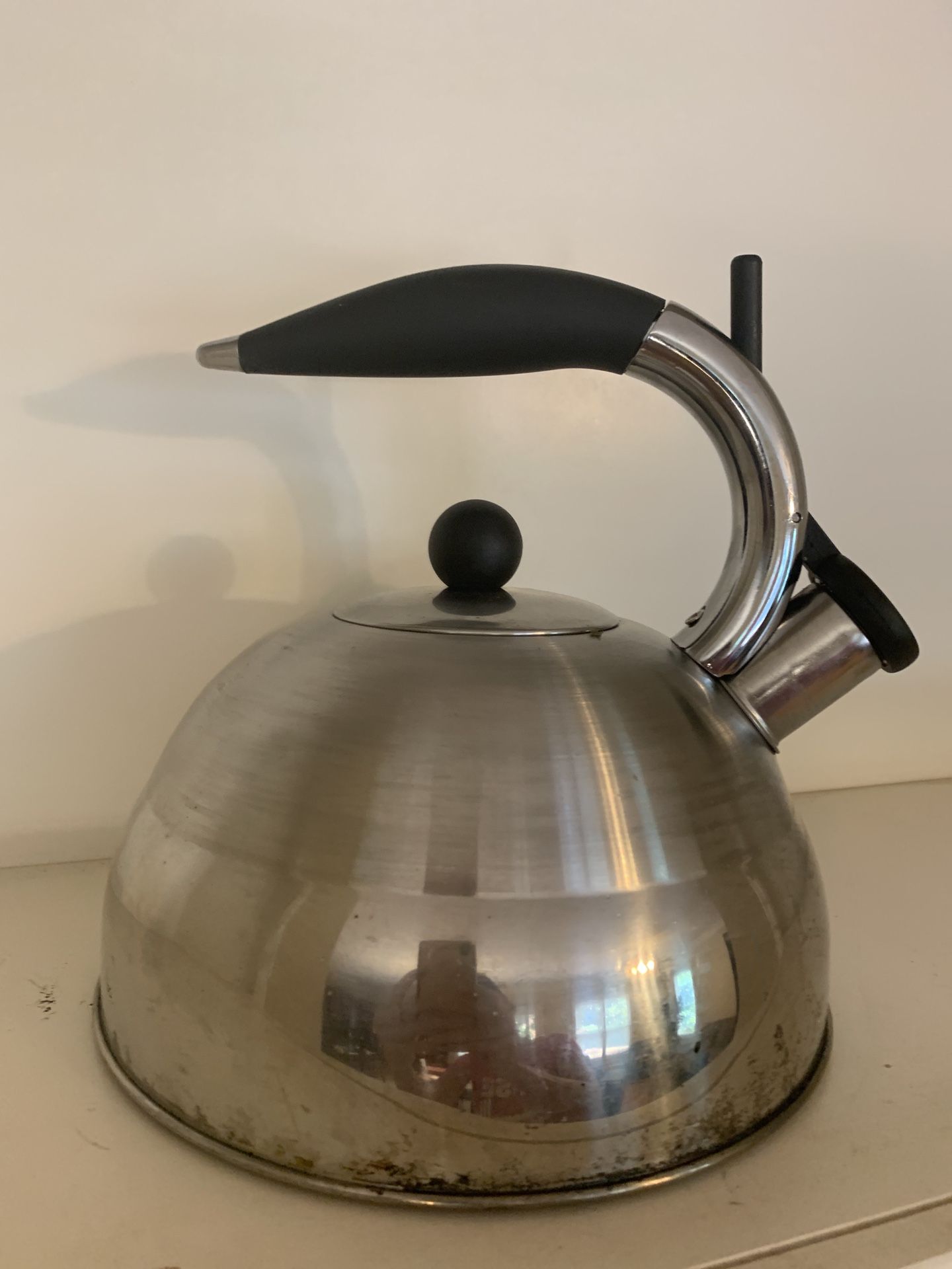 Stainless Steel Whistling Tea Kettle with Cool-Touch Handle – Great Condition!