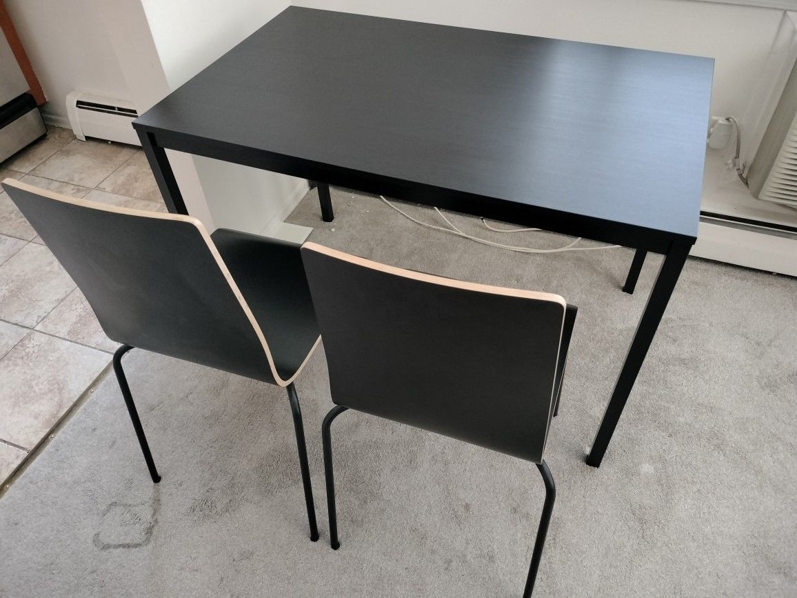 Dinner Table & Chairs