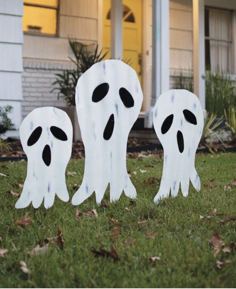 Metal Yard Ghost Set