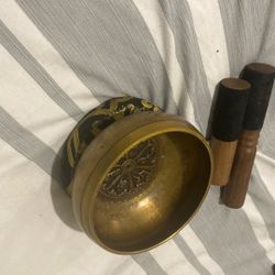 Brass Tibetan Singing Bowl Kit (Black/Gold) With 2 Mallets, A Pillow And A Carrying Case